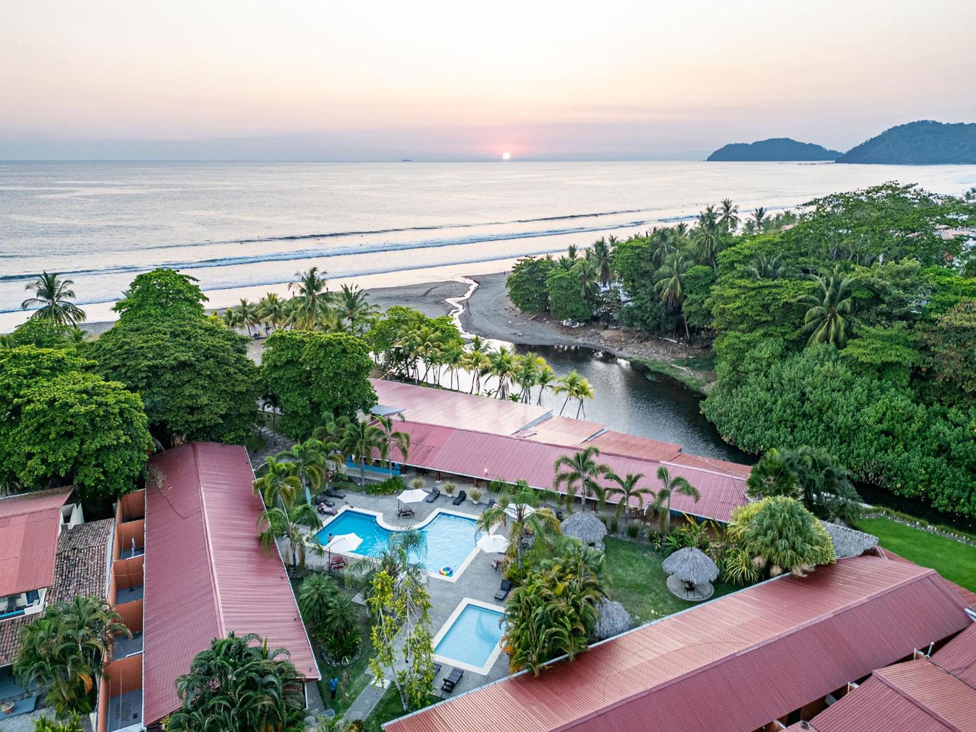 Beach Break Resort & Cr Surf Camp Хако Екстер'єр фото