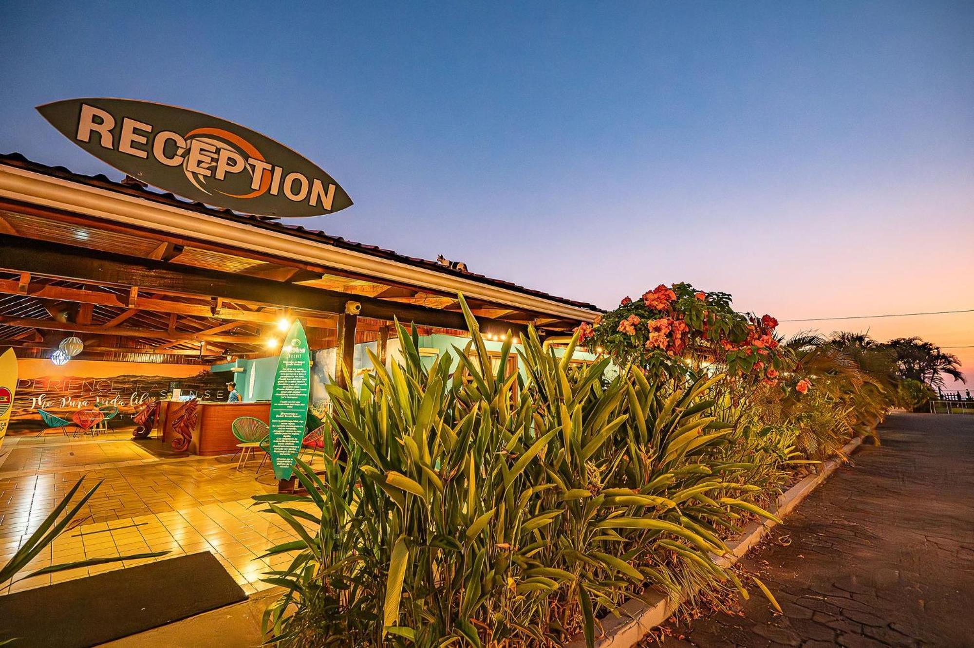 Beach Break Resort & Cr Surf Camp Хако Екстер'єр фото