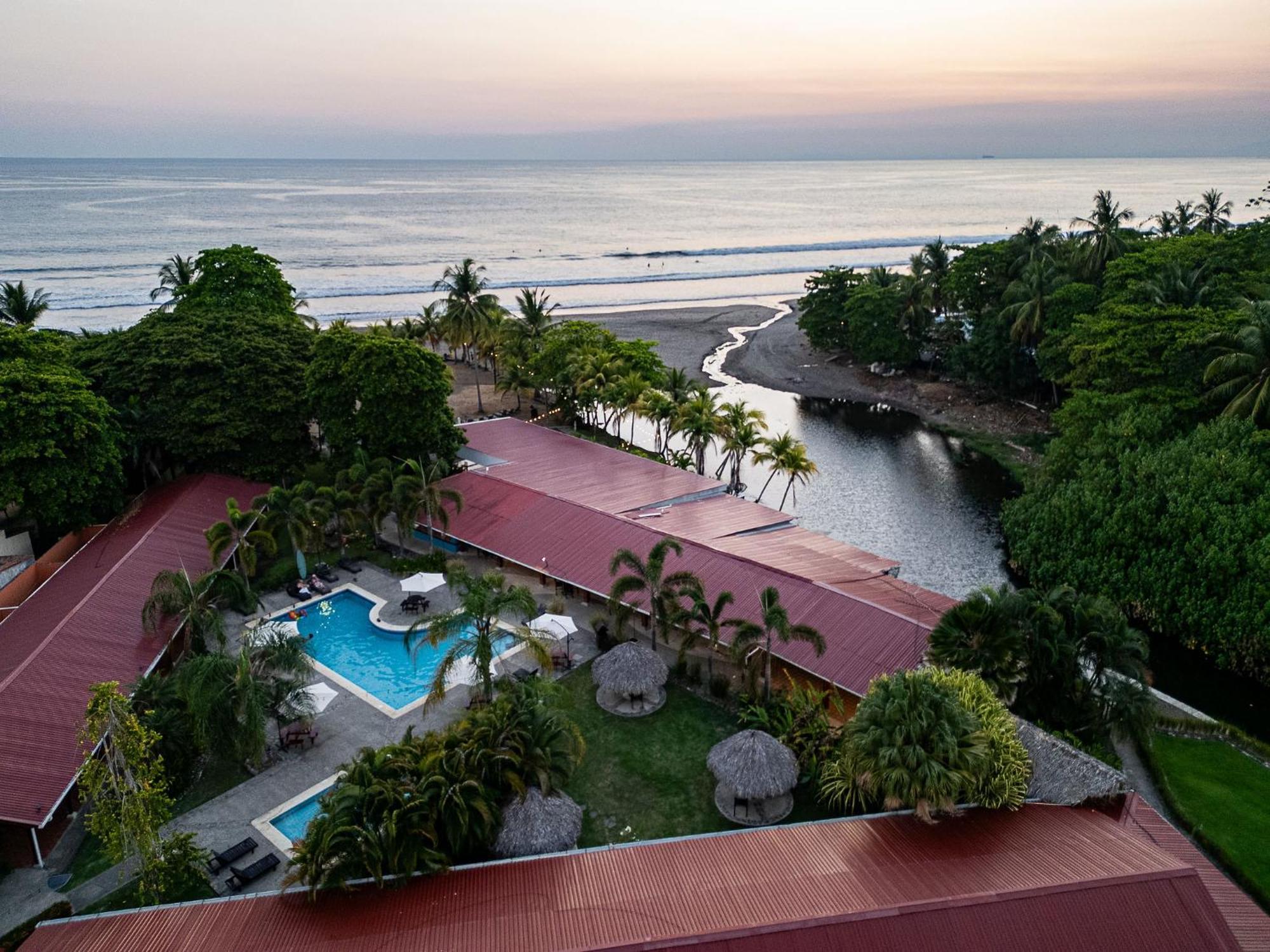 Beach Break Resort & Cr Surf Camp Хако Екстер'єр фото