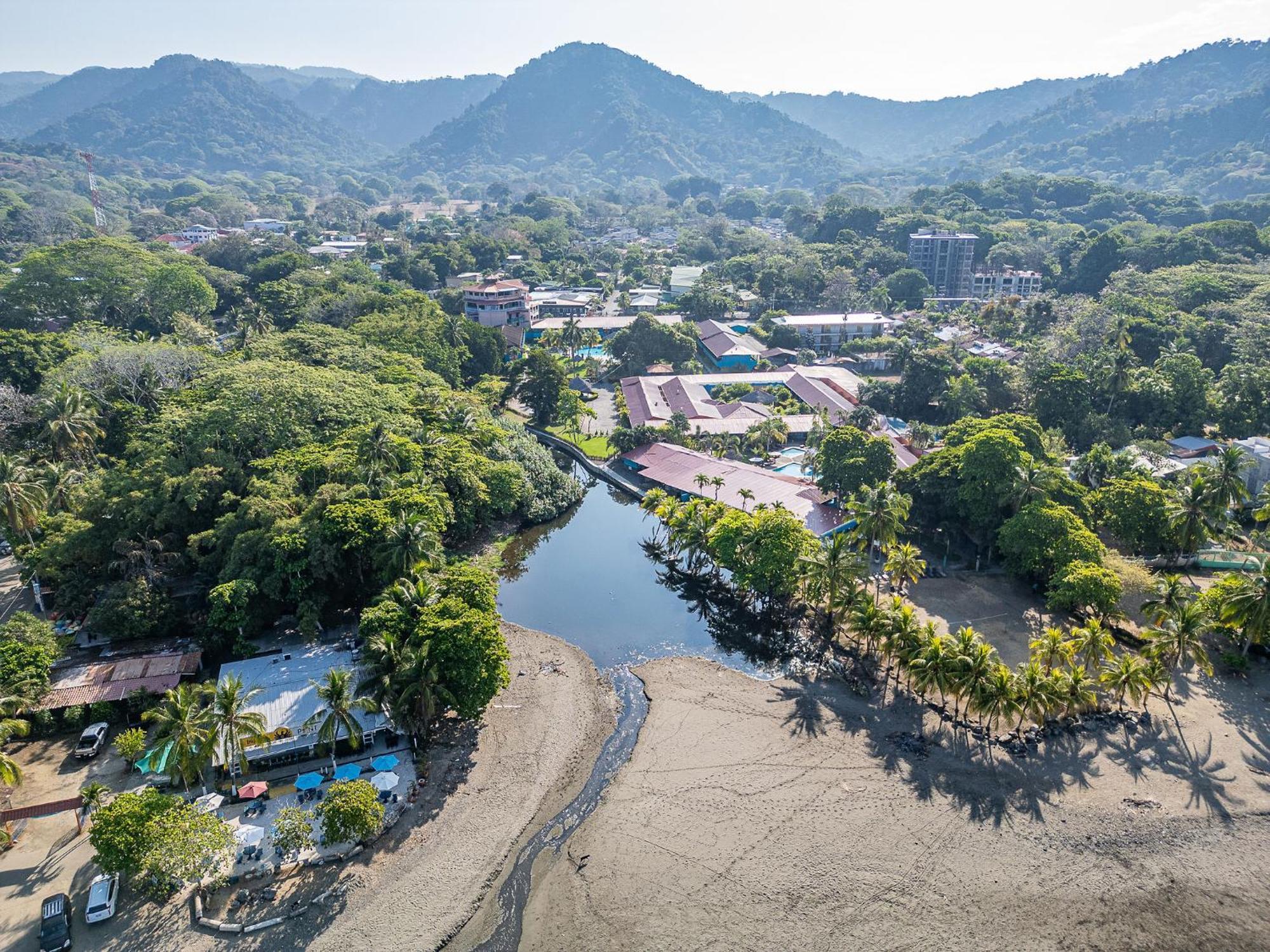 Beach Break Resort & Cr Surf Camp Хако Екстер'єр фото