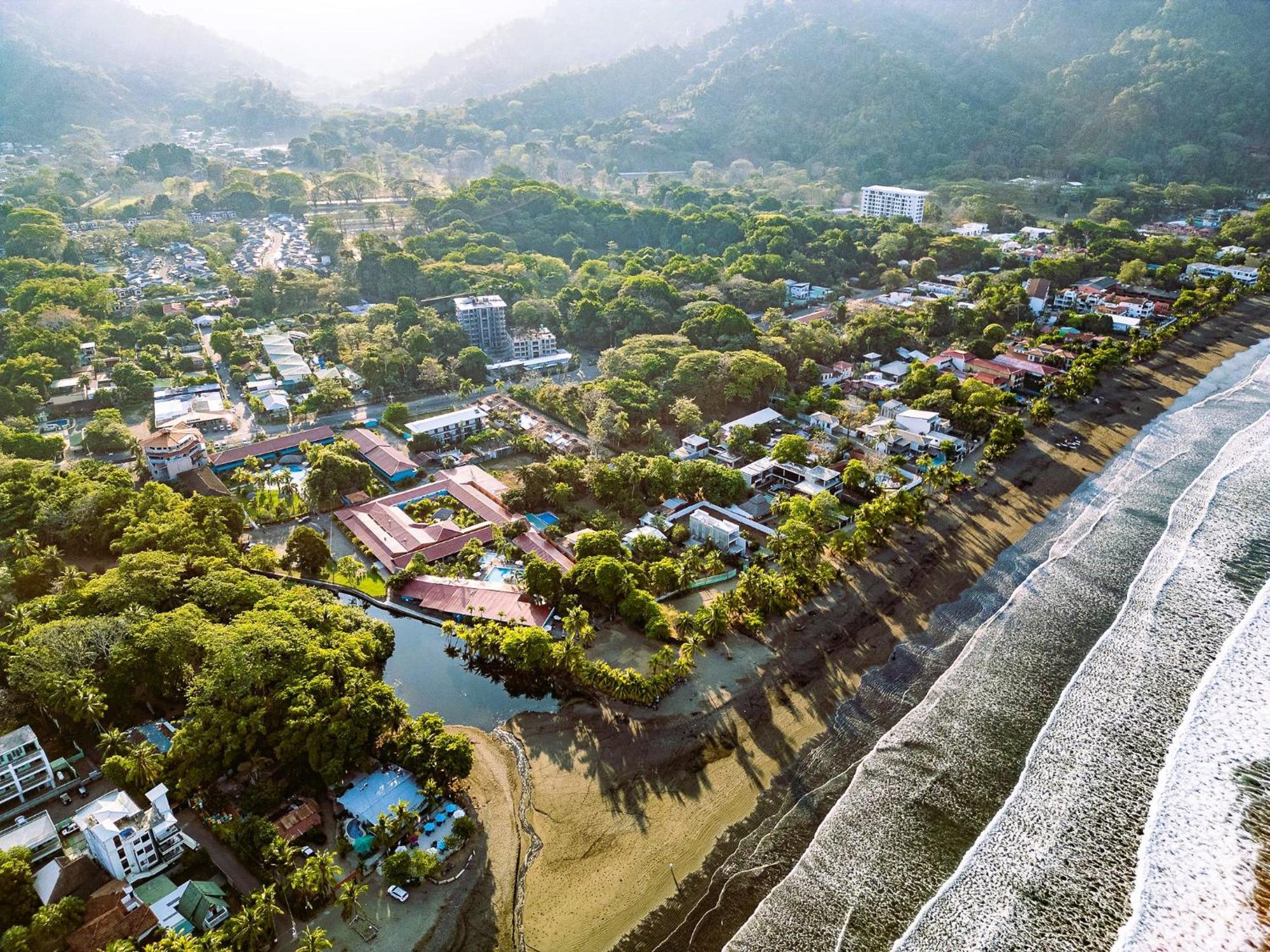Beach Break Resort & Cr Surf Camp Хако Екстер'єр фото