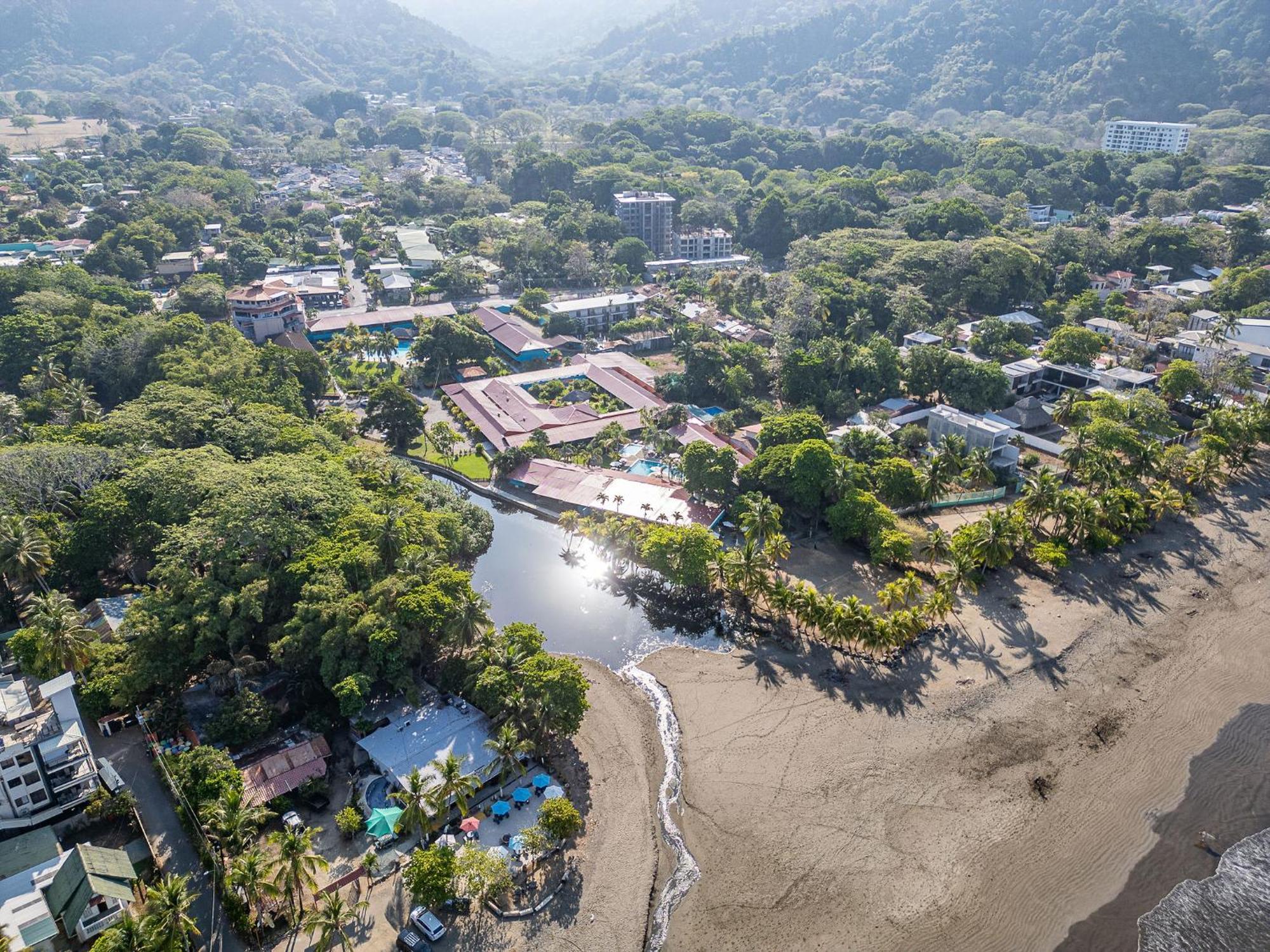 Beach Break Resort & Cr Surf Camp Хако Екстер'єр фото